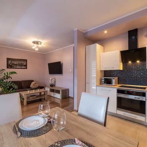 Apartament la etaj cu vedere spre munte cu 3 camere pentru 6 pers.