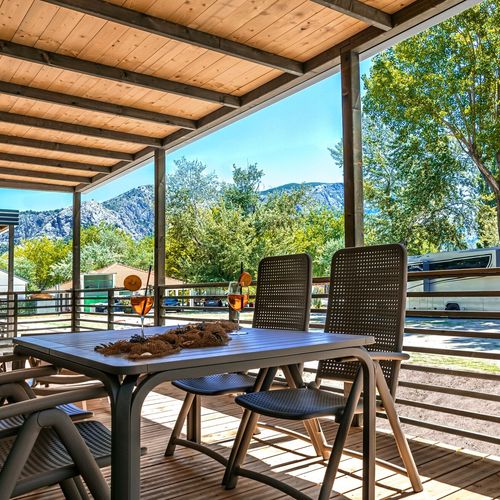 Casă de vacanță cu vedere spre grădină c pentru 5 pers. (se inchirieaza doar integral)