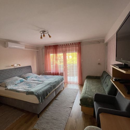 Apartament cu balcon cu aer condiționat cu 2 camere pentru 6 pers.