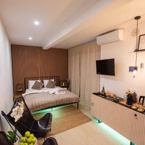 Apartman s klimatizací se sprchou s manželskou postelí s 1 ložnicí