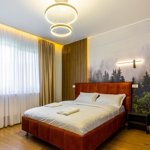 Camera dubla la parter tV cu ecran plat