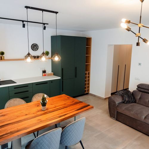 Apartament lux la parter cu 3 camere pentru 5 pers.