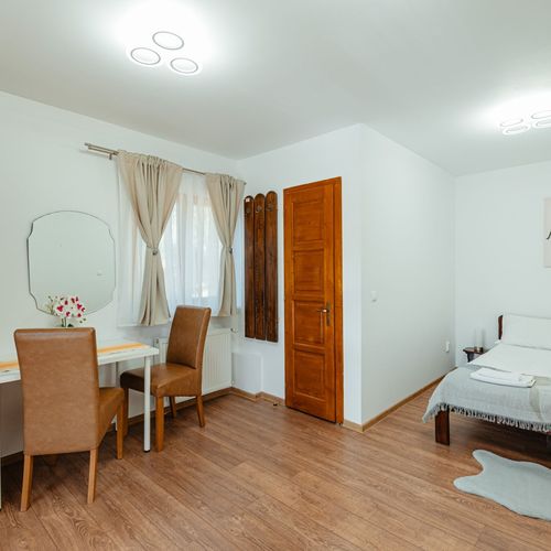 Casă de vacanță pentru 12 pers. (se inchirieaza doar integral)