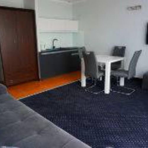 Apartament 4-osobowy na piętrze z widokiem na jezioro z 2 pomieszczeniami sypialnianymi (możliwa dostawka)