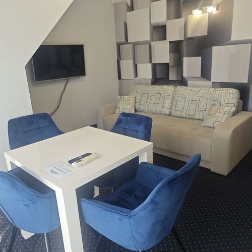 Apartament 4-osobowy na piętrze z klimatyzacją z 2 pomieszczeniami sypialnianymi (możliwa dostawka)