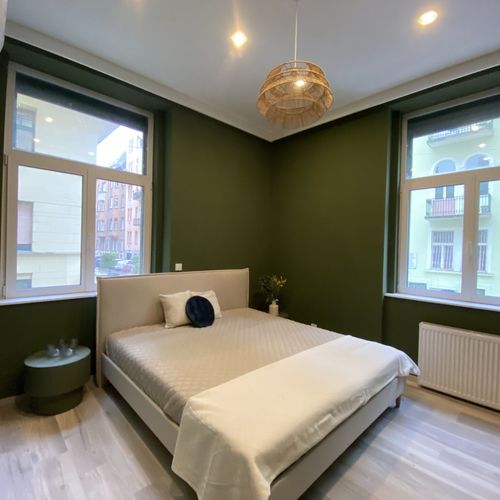 Apartament la parter cu aer condiționat cu 5 camere pentru 11 pers. (se poate solicita pat suplimentar)