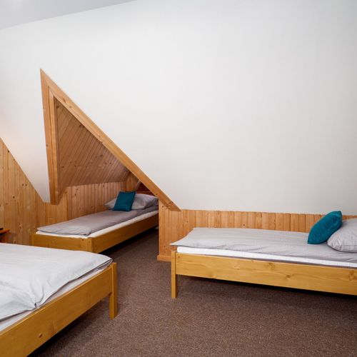 Pokój 5-osobowy z prysznicem z dostępem do ogrodu