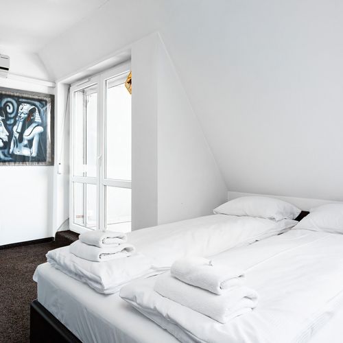 Apartament întreaga unitate cu terasă cu 3 camere pentru 6 pers.