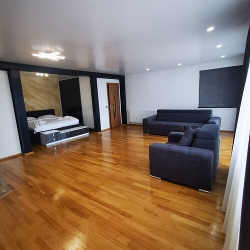 Apartament deluxe cu balcon cu 2 camere pentru 4 pers.