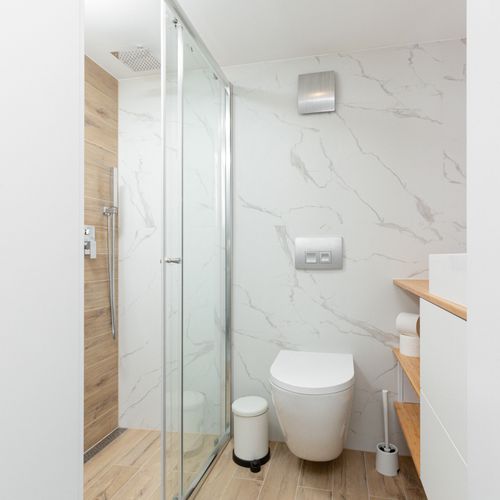 Apartament întreaga unitate cu duș cu 1 camera pentru 4 pers.