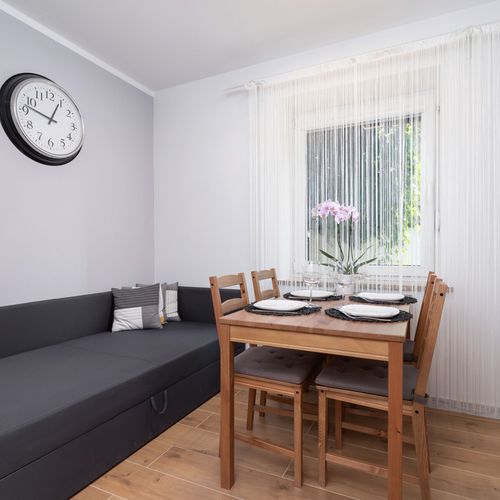 Apartament 6-osobowy z tarasem cały dom z 2 pomieszczeniami sypialnianymi