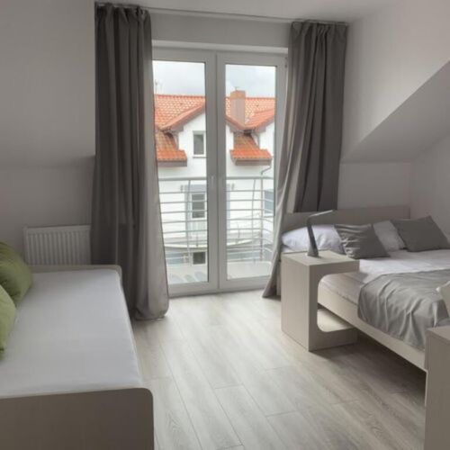 Pokój 2-osobowy na poddaszu z prysznicem (możliwa dostawka)