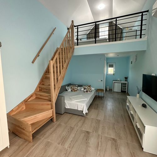 Bungalow cu terasă cu vedere spre mare pentru 4 pers. (se inchirieaza doar integral)
