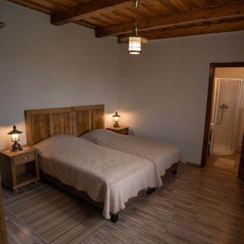 Rodinný Apartman pro 4 os. se 2 ložnicemi s výhledem do zahrady (s možností přistýlky)