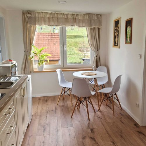 Apartman se sprchou s privátní koupelnou mimo apartmán pro 4 os.