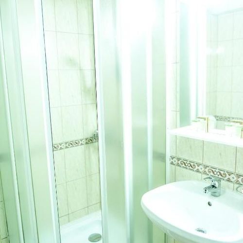 Camera dubla standard cu baie