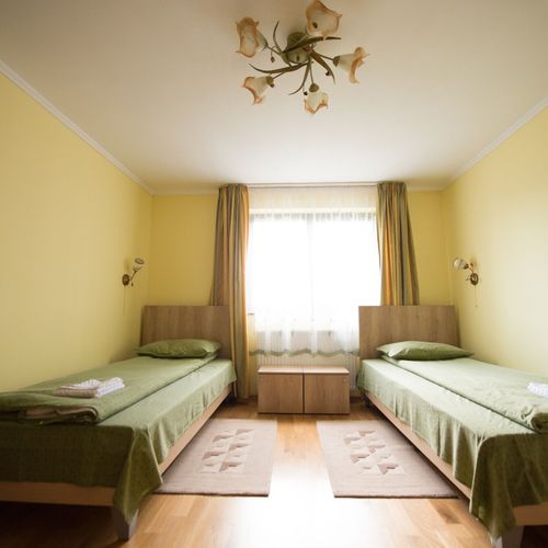 Suita la parter cu 2 camere pentru 4 pers.