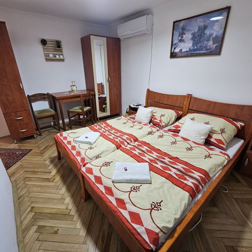 Camera twin art cu aer condiționat