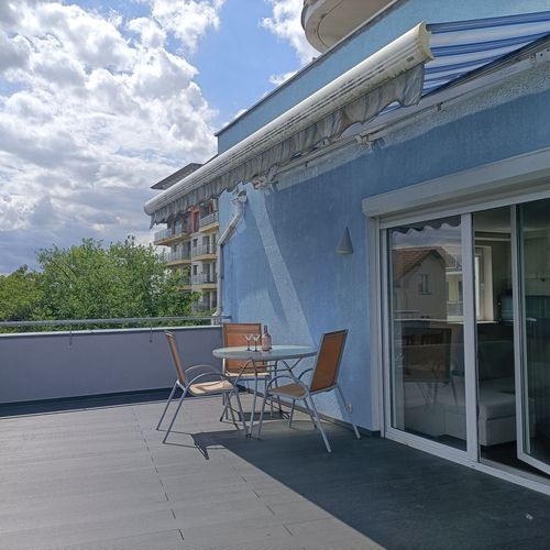 Apartament întreaga unitate cu terasă cu 4 camere pentru 8 pers.