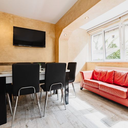 Apartament deluxe la etaj cu 2 camere pentru 4 pers.
