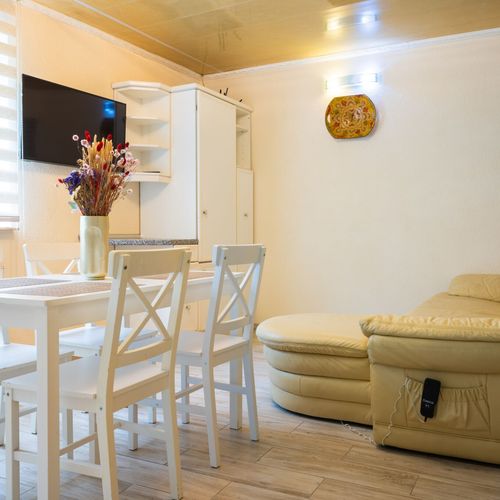 Apartament deluxe la etaj cu 2 camere pentru 5 pers.
