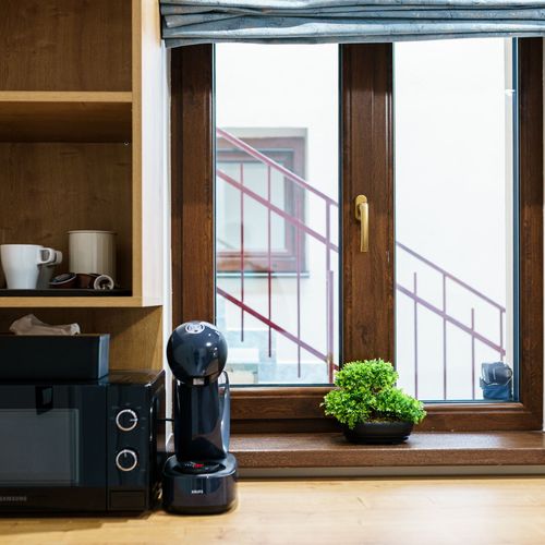 Camera dubla la etaj cu vedere spre curte