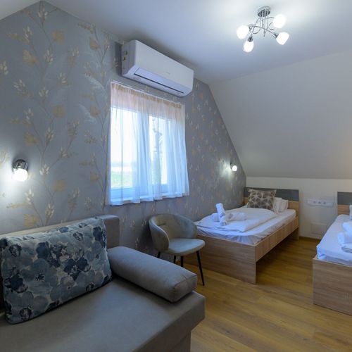 Apartament întreaga unitate cu vedere spre râu pentru 14 pers. (se inchirieaza doar integral)