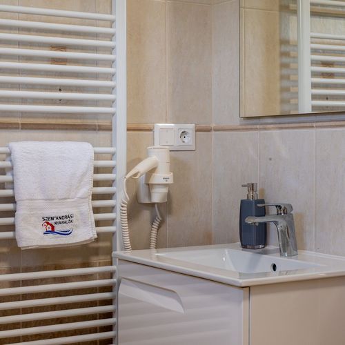 Apartament întreaga unitate cu vedere spre râu pentru 13 pers. (se inchirieaza doar integral)
