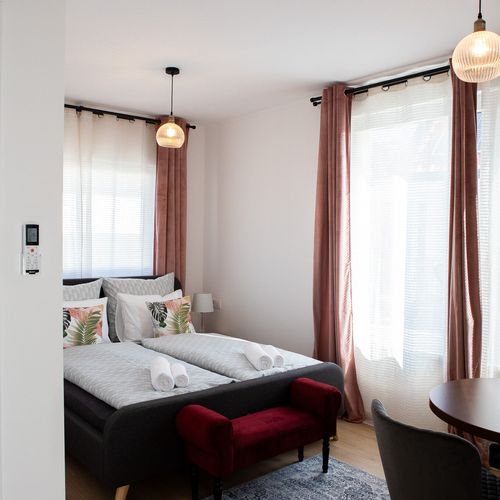 Apartament business la etaj cu 1 camera pentru 2 pers.