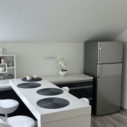 Apartament 6-osobowy z łazienką z własną kuchnią z 3 pomieszczeniami sypialnianymi (możliwa dostawka)