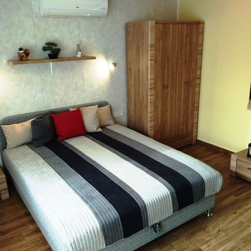 Apartament deluxe la parter pentru 6 pers. (se inchirieaza doar integral)
