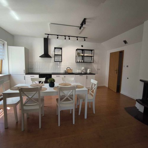 Apartament 6-osobowy na piętrze z widokiem na dziedziniec z 1 pomieszczeniem sypialnianym