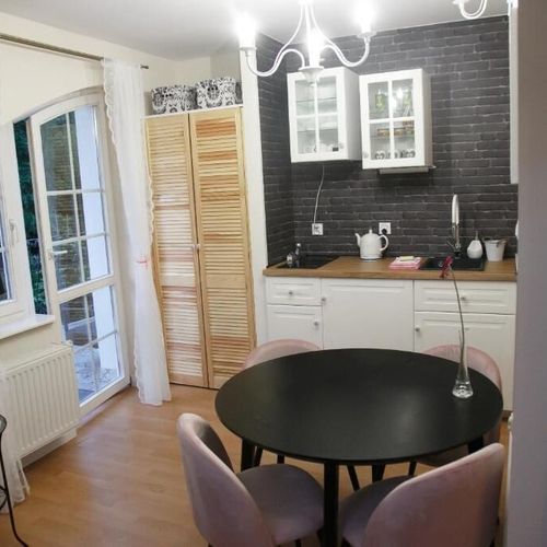 Apartament 4-osobowy z balkonem z 2 pomieszczeniami sypialnianymi