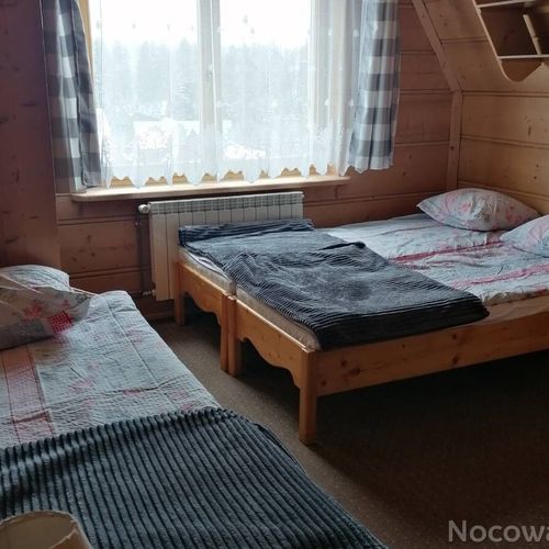 Pokój 5-osobowy z dostępem do ogrodu z widokiem na góry