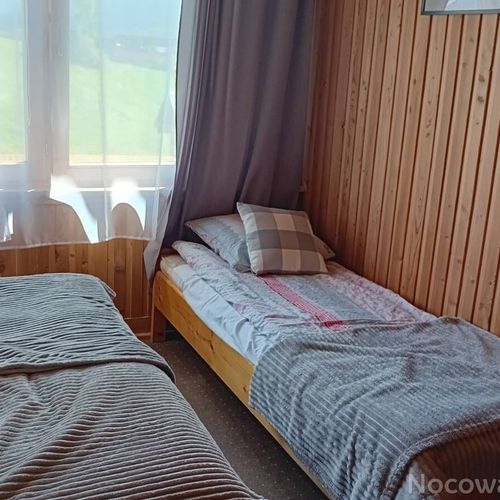 Pokój 3-osobowy z dostępem do ogrodu z widokiem na góry