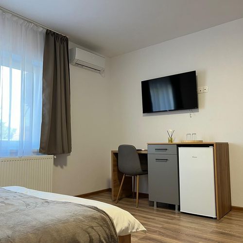 Camera tripla premium întreaga unitate (se poate solicita pat suplimentar)