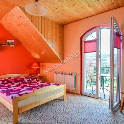 Camera dubla cu balcon cu baie (se poate solicita pat suplimentar)