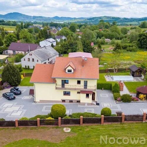 Cabană cu grădină cu vedere spre munte pentru 14 pers. (se inchirieaza doar integral) (se poate solicita pat suplimentar)