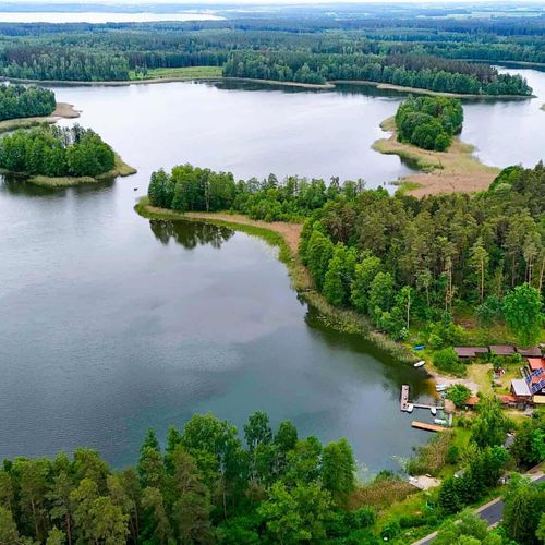 Roubenka (jako celek) s terasou pro 4 os. s výhledem na jezero