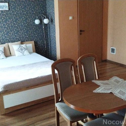 Pokój 5-osobowy z dostępem do ogrodu z widokiem na góry