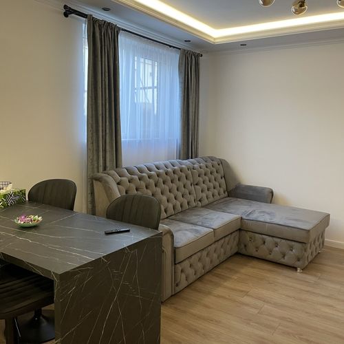 Apartament 2-osobowy w suterenie Premia z 1 pomieszczeniem sypialnianym