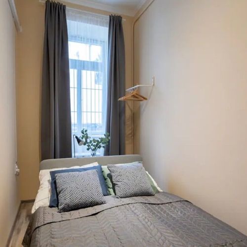 Apartament la parter cu aer condiționat cu 2 camere pentru 4 pers.