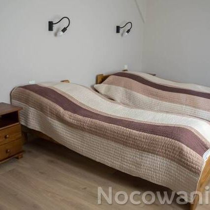 Pokoj se zahradou s privátní koupelnou mimo pokoj s manželskou postelí