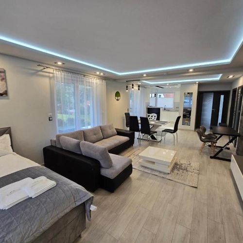 Apartament 6-osobowy w suterenie na parterze z 2 pomieszczeniami sypialnianymi