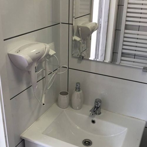 Pokój 4-osobowy z dostępem do ogrodu z łazienką