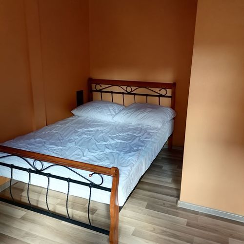 Apartament 5-osobowy na parterze Standard Plus z 2 pomieszczeniami sypialnianymi