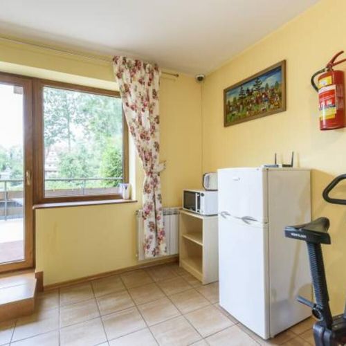 Camera cvadrupla cu grădină