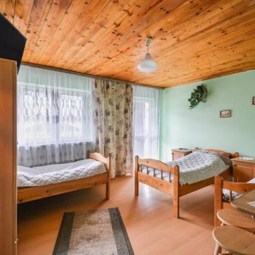 Pokój 4-osobowy z dostępem do ogrodu z widokiem na góry