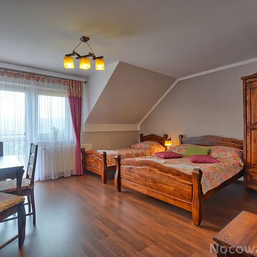 Pokój 3-osobowy z balkonem z widokiem na góry