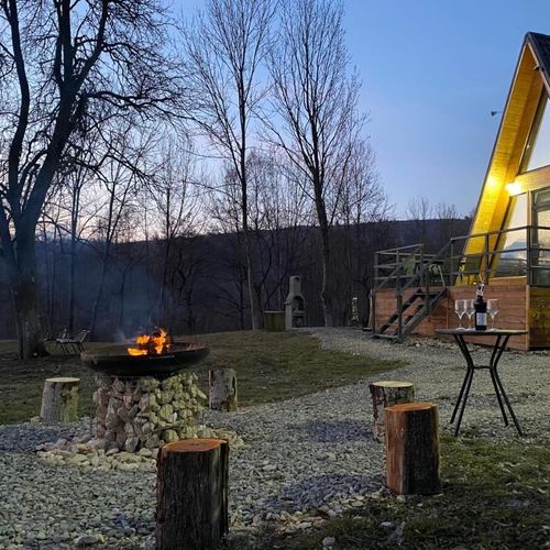 Cabană a pentru 2 pers. (se inchirieaza doar integral)